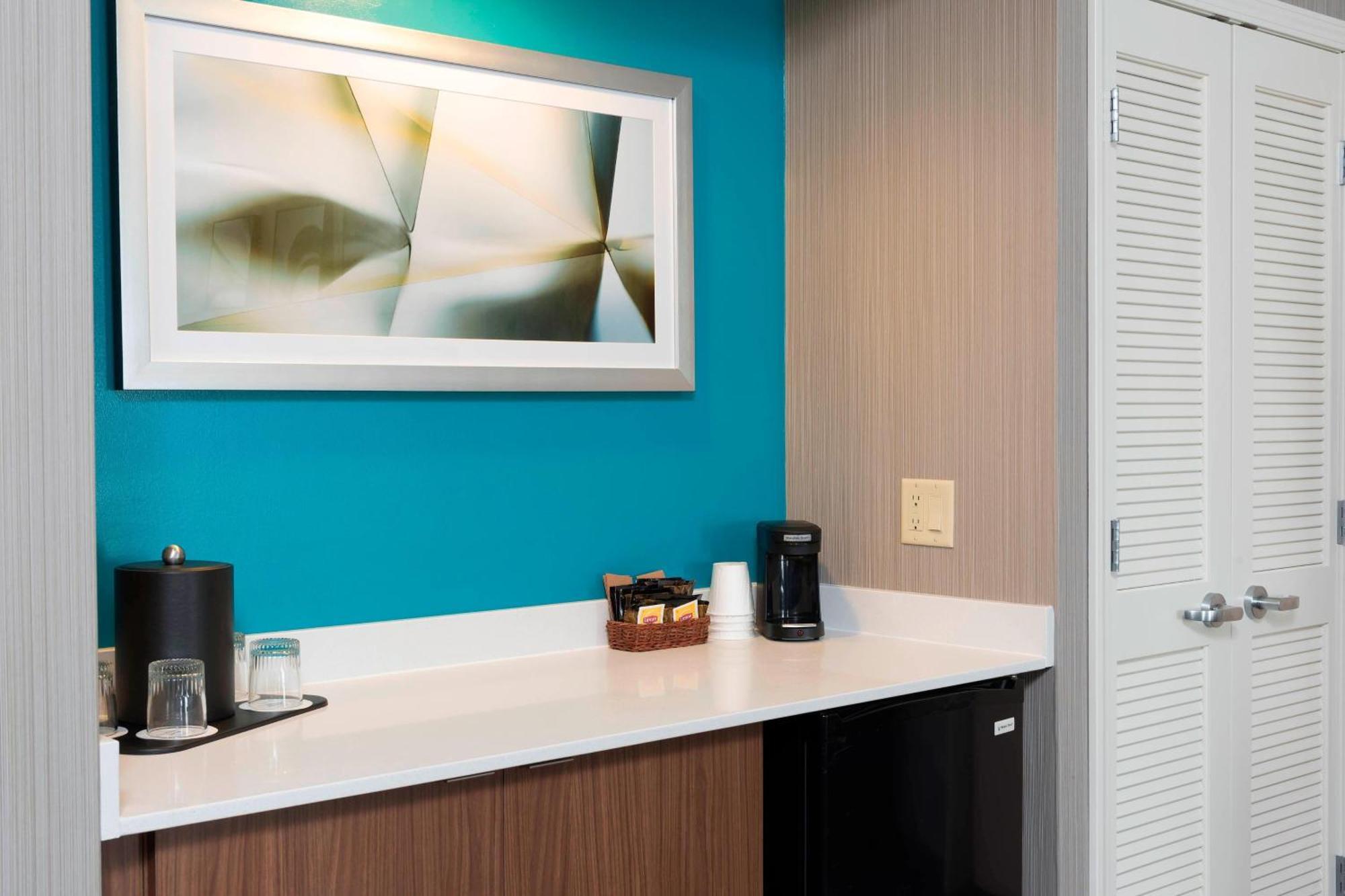 Courtyard By Marriott Traverse City Bagian luar foto