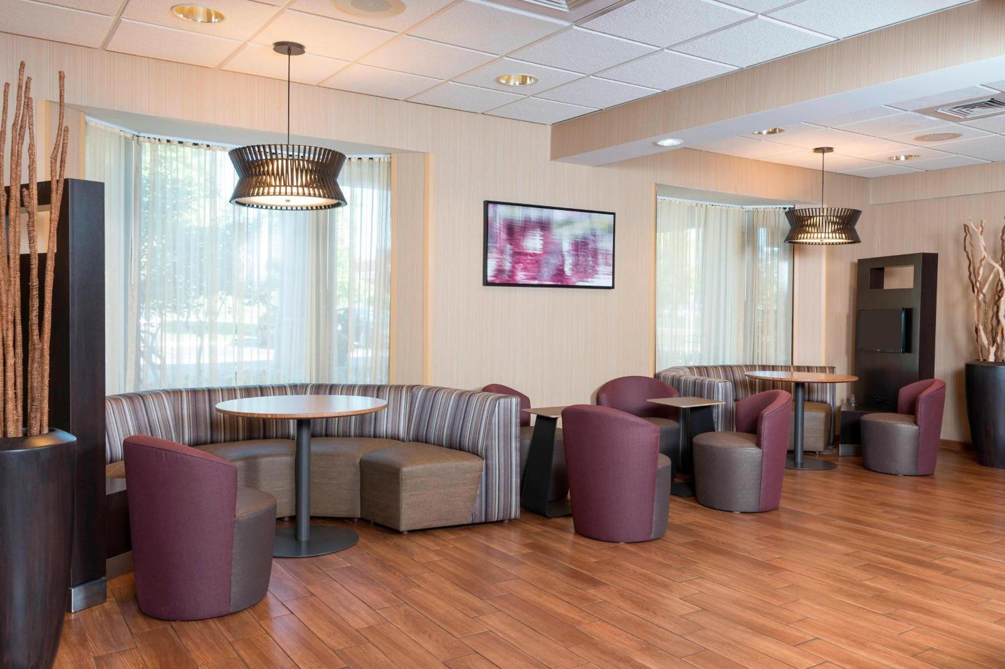 Courtyard By Marriott Traverse City Bagian luar foto