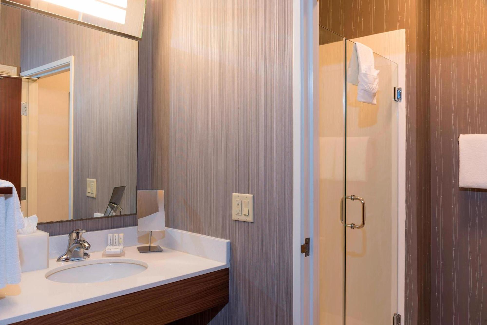 Courtyard By Marriott Traverse City Bagian luar foto